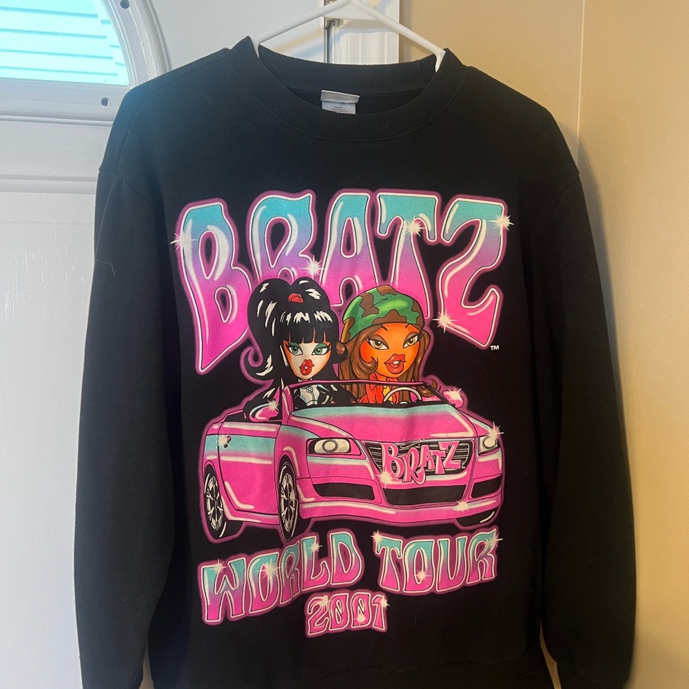 Bratz "World Tour 2001" Oversized Graphic Sweatshirt Y2K size S